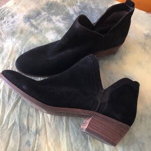Sam Edelman black suede and leather low ankle boot size 8